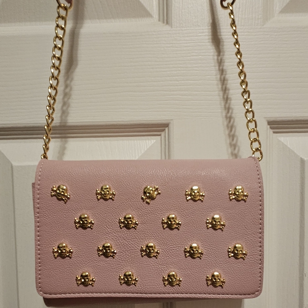 ☠️ Betsey Johnson Pink Skull and Cross Bone Chain Strap Purse